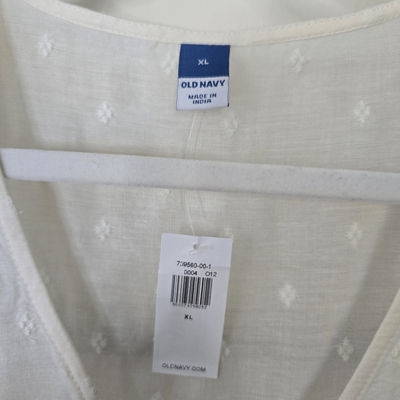 ⭐️40% Off⭐️ Old Navy Clip-Dot Blouse - Picture 11 of 13